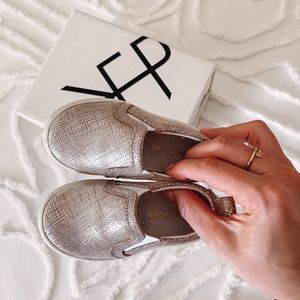 Freshly Picked 5T metallic cross stitch shoe